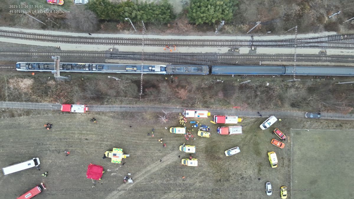 Po srážce vlaků u Zlivi zůstává v nemocnici 22 lidí, šest na jednotce intenzivní péče